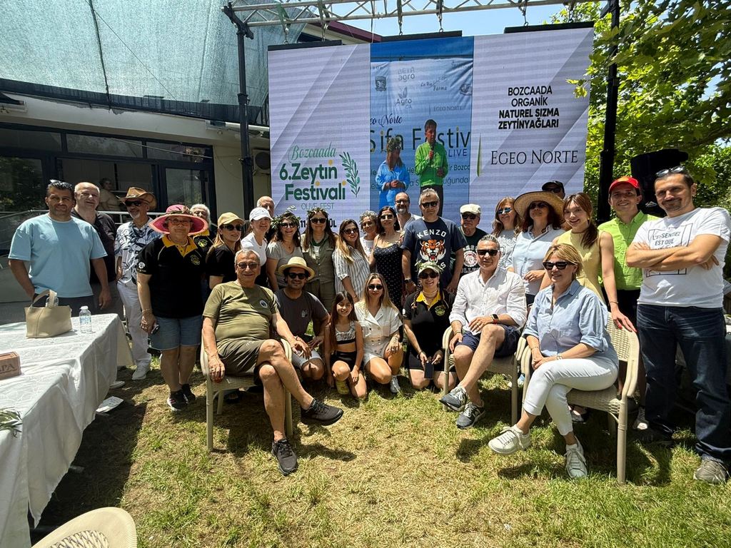 Adana'da Buram Buram Zeytin Kokan Bir Pazar Kahvaltısı